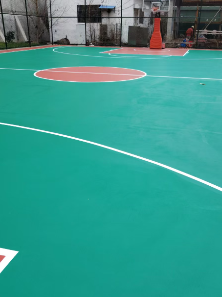 和田市 球场长期使用易出现地面开裂